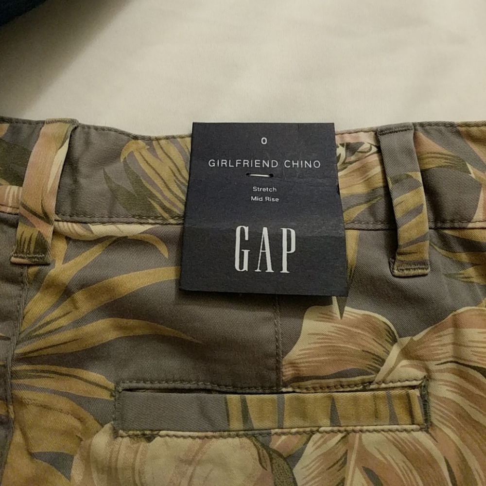 GAP Print Girlfriend Khaki pants - Picture 2 of 7